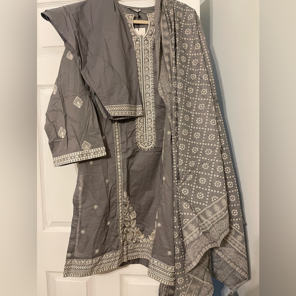 pakistani sapphire 3 pc dress - Picture 4 of 4